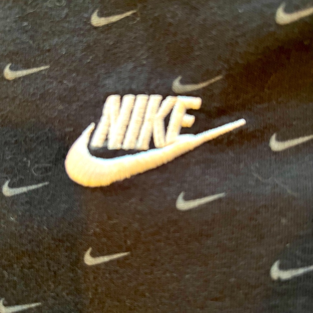 MENS ALL OVER SWOOSH NIKE TSHIRT EXCELLENT CONDITION!